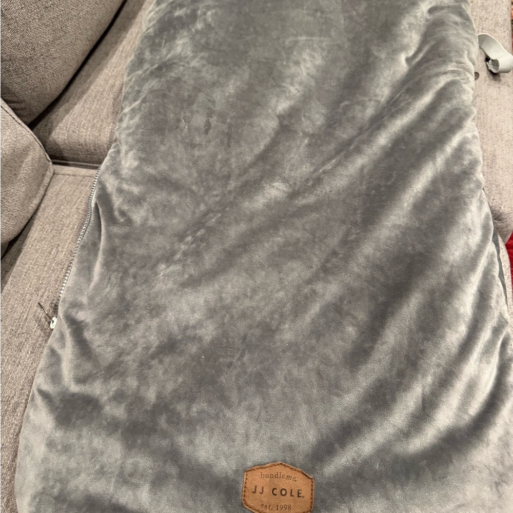 JJ Cole Bundle Me Cozy Footmuff - Graphite and Cream